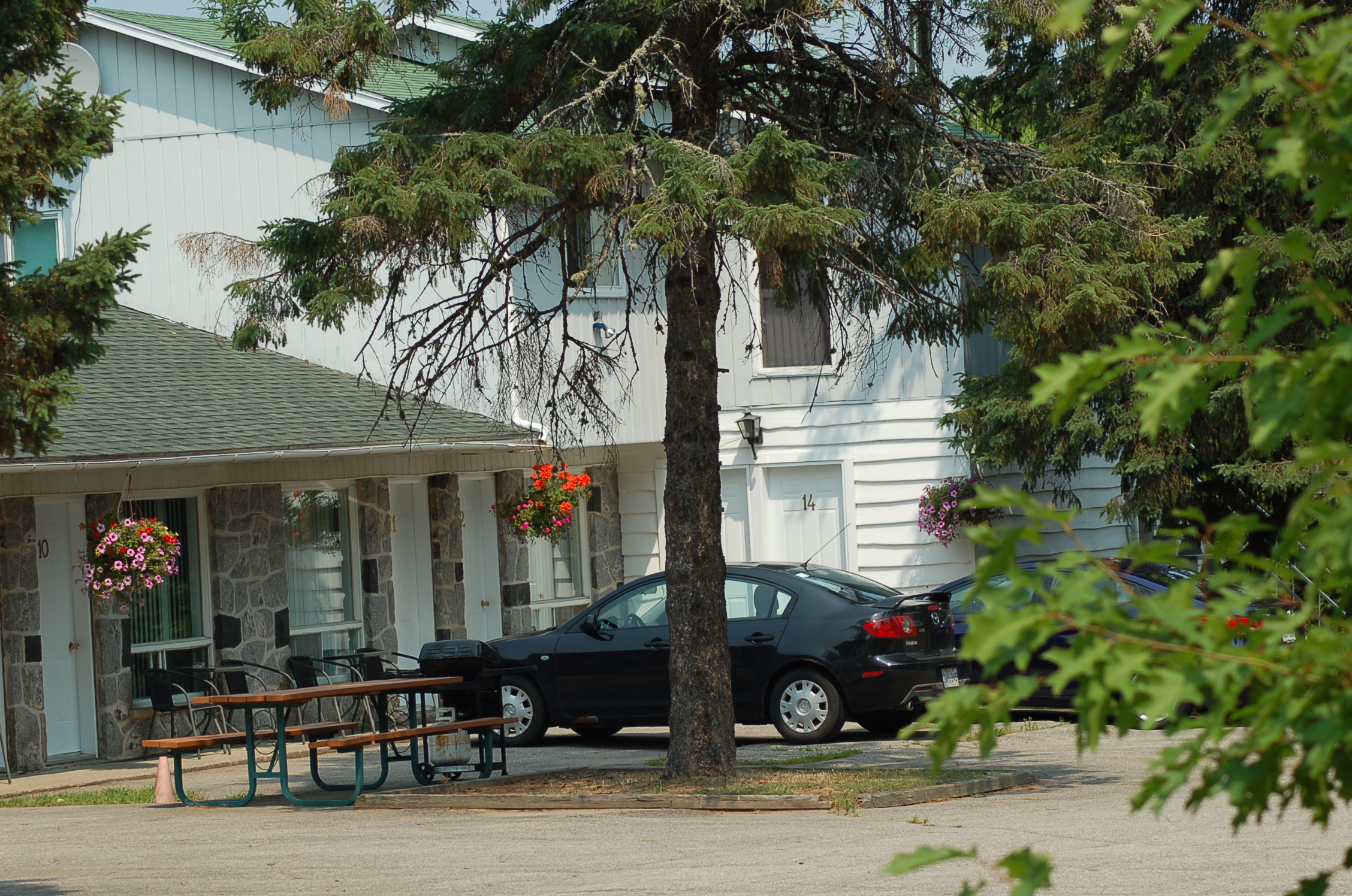 041 (2) Motel Manoir sur le lac