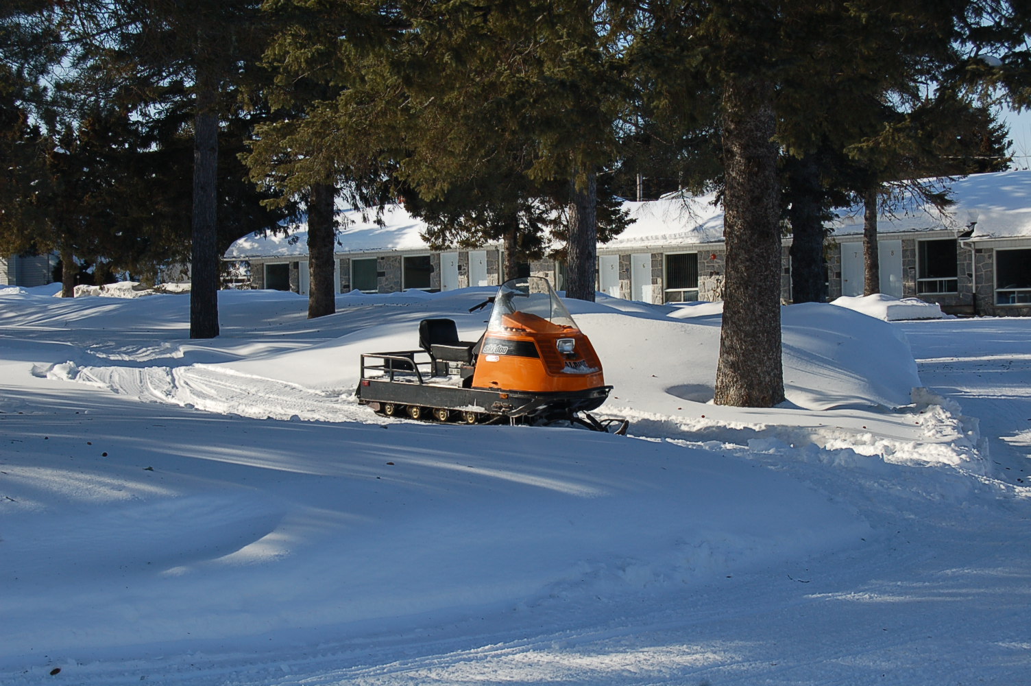 041 Motel Manoir sur le lac